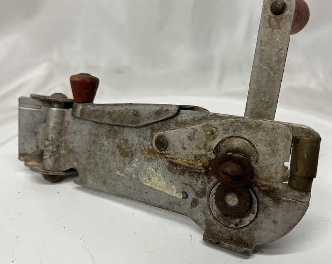 Vintage Dazey Deluxe Model 80 Vintage Wall Mount Manual Can Opener USA