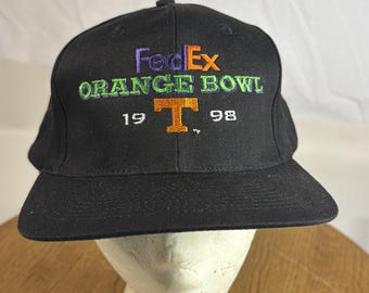 Boné masculino raro do Orange Bowl de 1998 com logotipos da FedEx, futebol americano universitário.