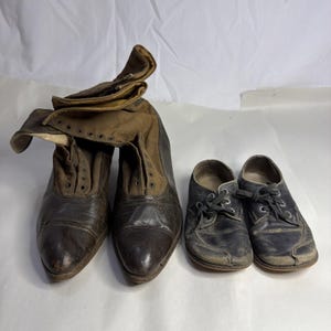 Botas antiguas de mujer con cordones, estilo eduardiano, de piel y tela, época victoriana + Zapatos para niños