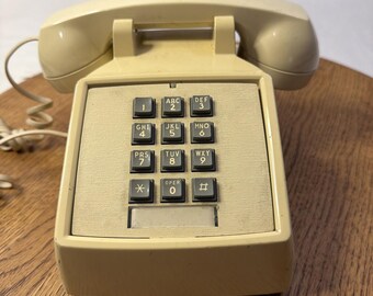 Telefone vintage ITT bege com teclado de teclas e tom de discagem - Não testado