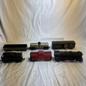 Locomotiva Marx Trains vintage 999 e 5 vagões vendida no estado em que se encontra, não testada.