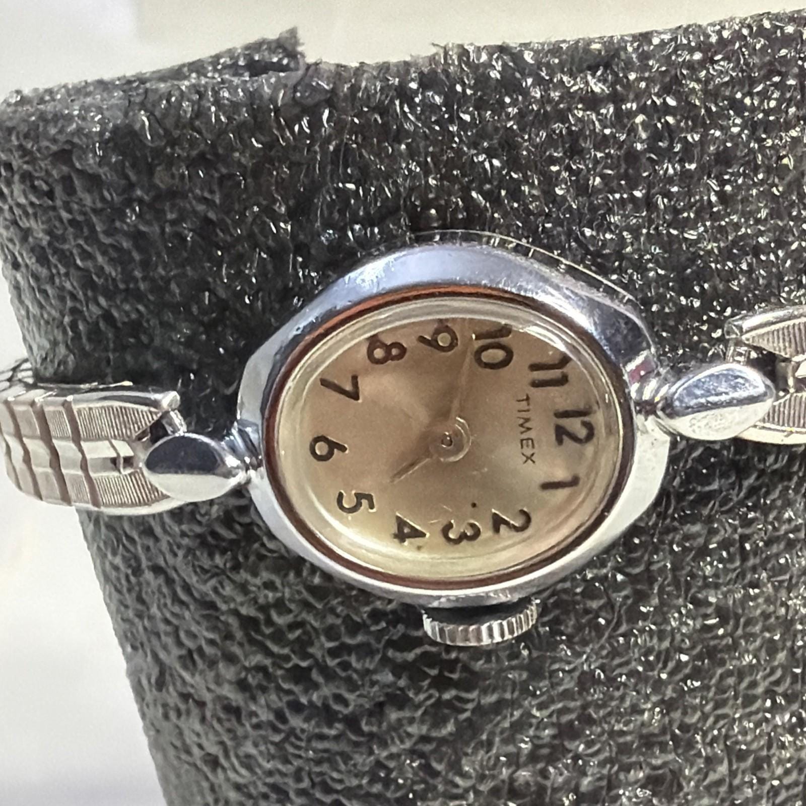 Carriage by Timex Vintage Ladies Broken Watch For Parts Or Repair Timex Carriage Women main image 2