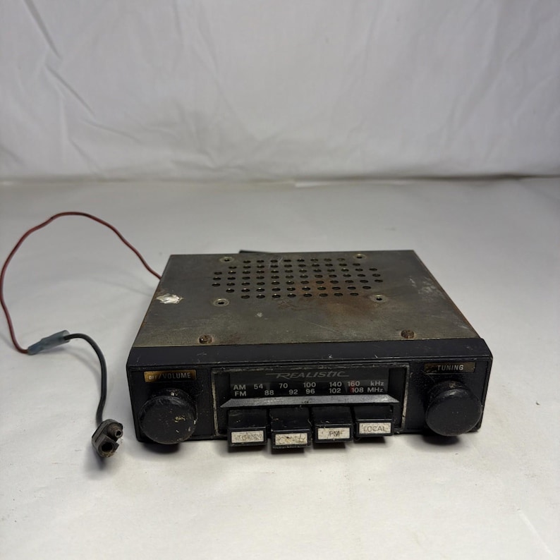 Realistic Universal AM/FM Car Radio Vintage in Dash Model 12-1355 ...