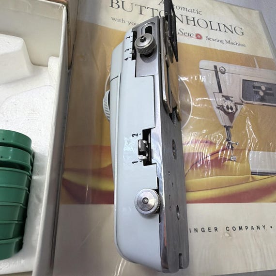 Vintage Singer Automatic Buttonholing With Touch … - image 10