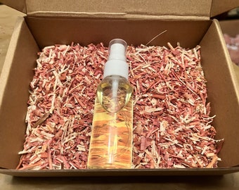 Cedar Wood Oil - 30 ml - Non-Toxic Bug Repellant - Refreshes and Preserves - From Fresh Aromatic Cedar Shavings