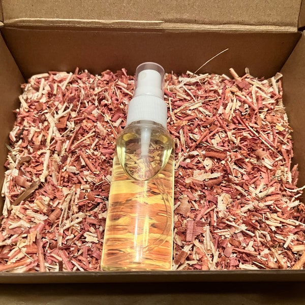 Cedar Wood Oil - 30 ml - Non-Toxic Bug Repellant - Refreshes and Preserves - From Fresh Aromatic Cedar Shavings