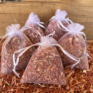 Aromatic Texas Red Cedar Shavings in Sachet Bags / 5 pk