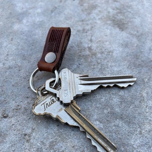 Mini engraved American flag leather keychain- Minimalist - Key fob - For him, For her- Personalized gift - Valentine’s Day- February- spring