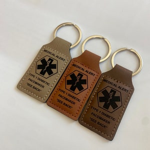 Portachiavi Personalizzato Per Personale Medico Con Simbolo Caduceo - 6 Cm, Metallo Resistente, Finitura Bronzo Antico - Regalo Per Medici, Infermieri E Studenti
