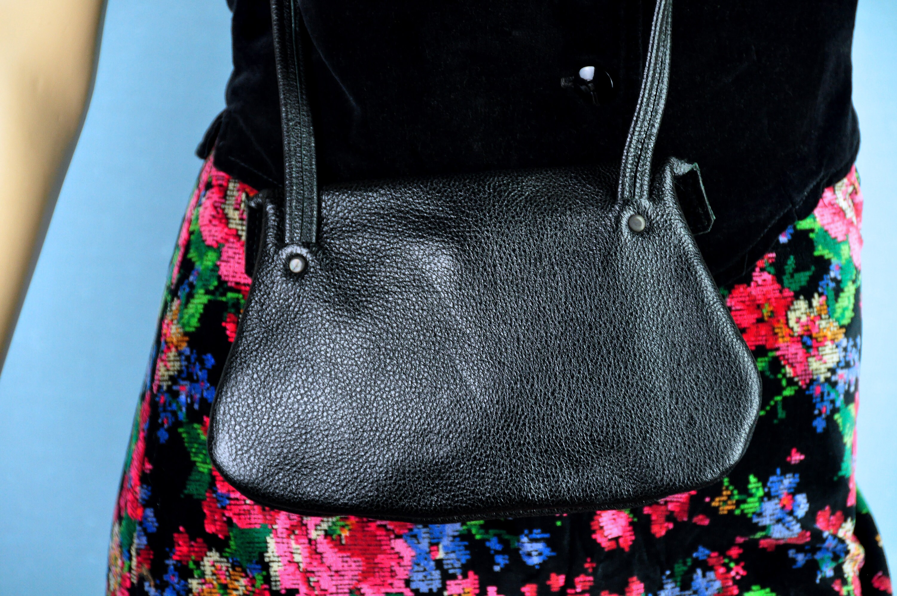 RED ROSE Black Leather Vintage 80s CROSSBODY Bag | Romantics