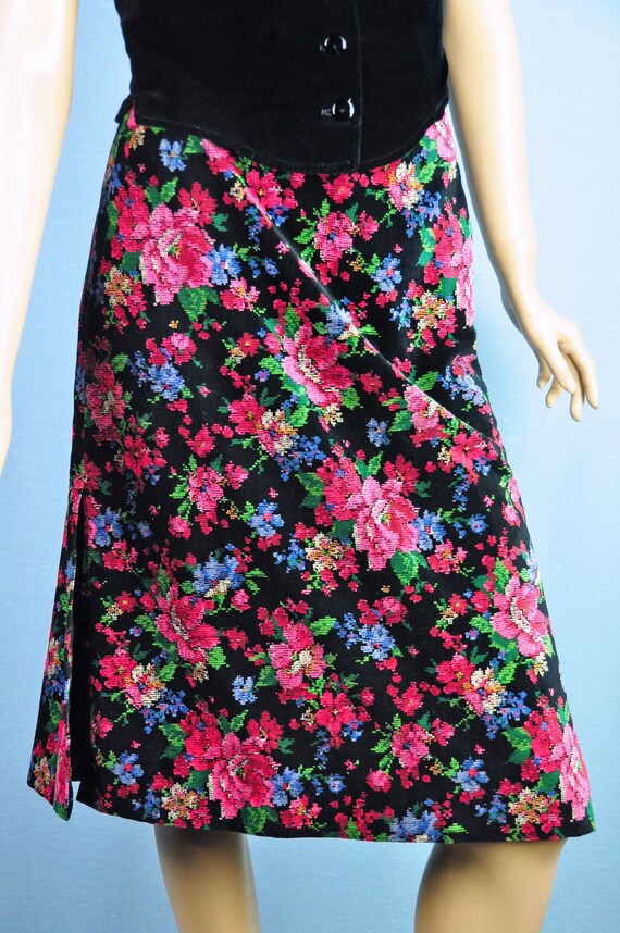 Vintage 70s VELVET ROSES Floral Cottagecore Skirt… - image 2