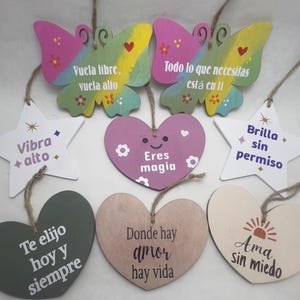 Figuras de madera con mensajes inspiradores-decoracion natural para colgar