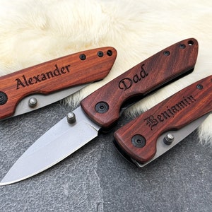 Coltello pieghevole in palissandro personalizzato: regalo per gli sposi con incisione