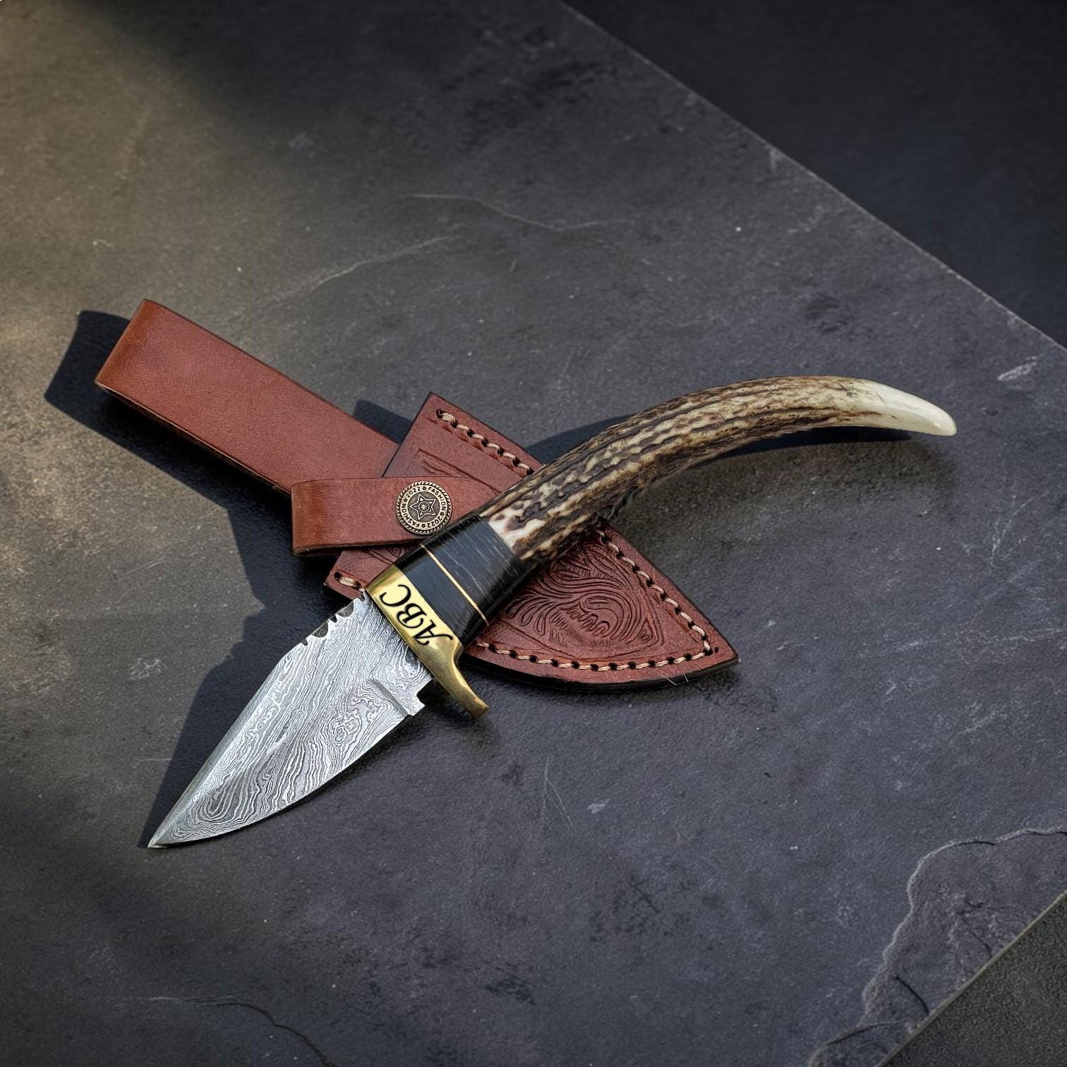 鹿(トナカイ？）の骨の柄のナイフ Sami hunting knife reindeer - Etsy 日本