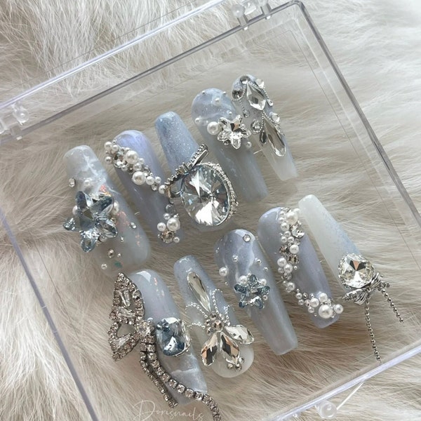 Cinderella's ring-baby blue ombre milky white gel glitter nails Luxury Diamond pearl Silver butterfly chain shiny wedding long press on nail