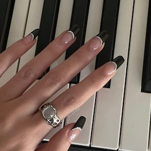 Schwarze French Maniküre Ideen