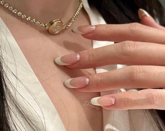 Minimalist white French style press on nails sliver french tip short nails-Dorisnails