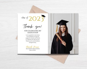 Tarjeta de agradecimiento con foto de graduación: Clase de 2026, plantilla editable