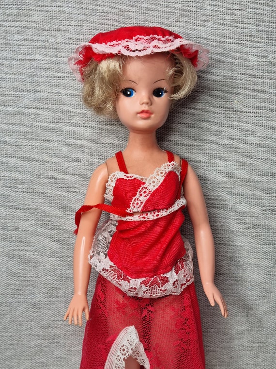 Lot De Poupées Sindy Ou Similaires - Années 70 - Avec Vêtements - Occasion