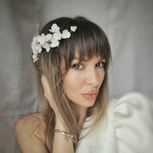 White Flower Bridal Comb,Pearl Bridal Hair Comb,Clay Hair Comb,Porcelain Hair Comb,Bridal Comb Jewellery,Bridal Flower Piece,Hairstyle Comb