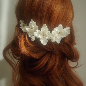 Flores de argila, videira de cabelo de cristal, acessório de cabeça de noiva, videira de cabelo de granada, videira de cabelo de casamento, peça de cabelo de casamento, videira de cabelo de contas vermelhas