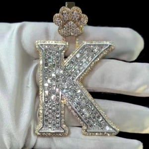 Colgante con la letra "K" en capas de moissanita VVS1 de corte esmeralda, colgante grueso con acabado helado, letra personalizada, plata de ley 925/10k, colgante de hip hop