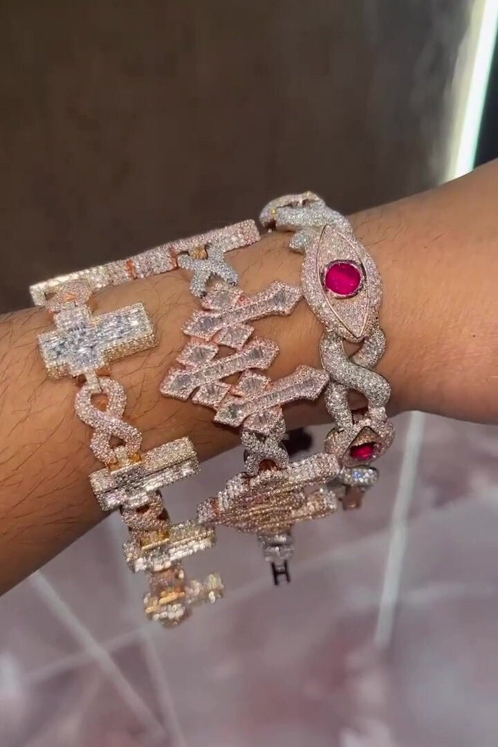 VVS1 Diamond Cross Link Bracelet, VVS1 Quality Baguette