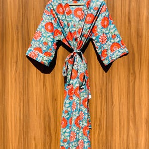 Kimono floral / Ropa de dormir de inspiración japonesa / Kimono ligero para estar en casa / Bata de dormir para mujer / Kimono para relajarse / Ropa de estar en casa de verano
