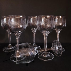 Vintage Engraved Set of 6 Crystal Wine Glasses Etches Wine Water Glasses Vintage  Barware Wine Coupes