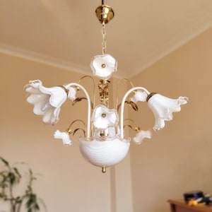 Mid Century Kronleuchter mit Murano Weiß Blumen Hollywood Regency Beleuchtung Romantische Kronleuchter Murano Glas Kronleuchter Vintage Italienische Lampe