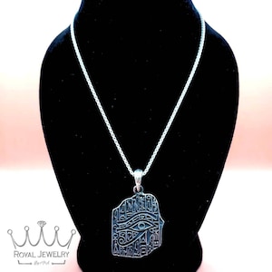 Wisiorek z kamieniem z Rosetty ze srebra próby 925: egipskie hieroglify, oko Horusa