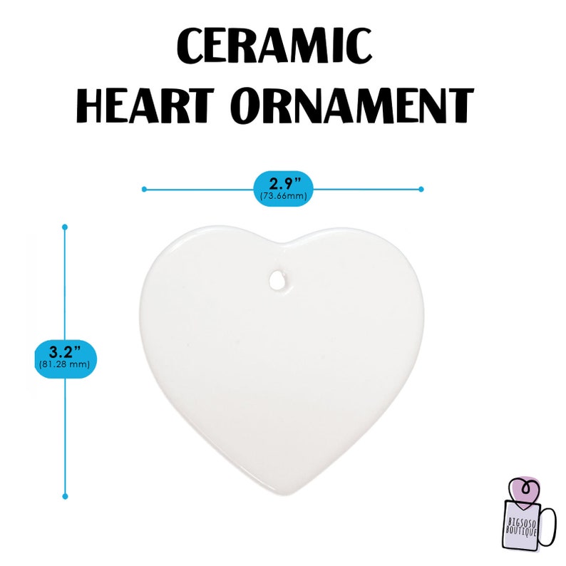 Pu&ograve; includere: Ciondolo a forma di cuore in ceramica bianca con un foro in alto per appenderlo. Il ciondolo &egrave; alto 8,1 cm e largo 7,4 cm.