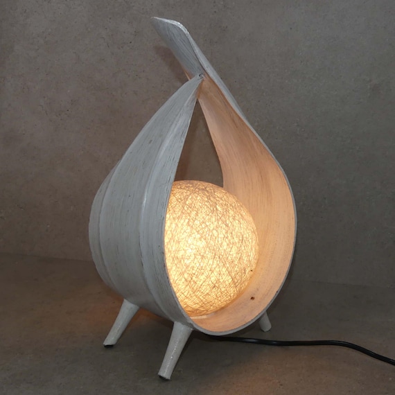 Einzigartige Vintage-Tischlampe aus Palmenblatt – Handgefertigte Deko-Leuchte mit Fadenkugel