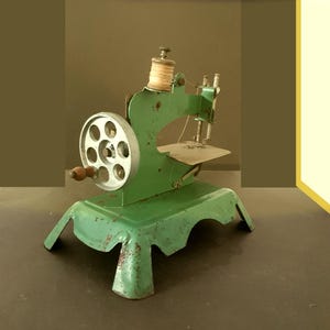 Tin toy sewing machine, antique green mechanical children's sewing machine with hand drive, 1960s, decoration for sewing room, craft teacher, gift idea