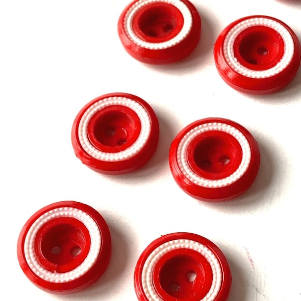 Boutons Lot de 8 petits boutons rouges et blanc vintage bon état ronds 20 mm par The Sausage Crafts