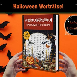 Könnte beinhalten: Ein Halloween-Wortsuchrätselbuch mit einem Cover mit einem Kürbis, Fledermäusen und einem gruseligen Schloss. Das Buch wird vor einem orangefarbenen Hintergrund mit Fledermaus- und Spinnen-Ausschnitten gehalten. Der Text auf dem Cover lautet "Halloween Worträtsel".