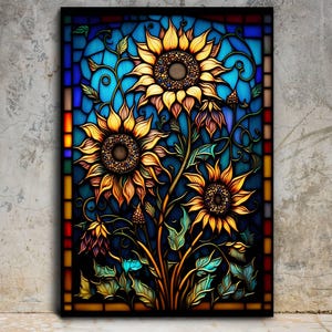 Puede incluir: Un dise&ntilde;o de vitral con tres girasoles con p&eacute;talos amarillos y centros marrones. Los girasoles est&aacute;n rodeados de hojas y enredaderas verdes. El fondo es un degradado azul y morado.