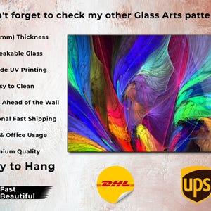 Puede incluir: Impresi&oacute;n de arte abstracto en vidrio con tonos vibrantes de azul, verde, amarillo, rojo y morado. La impresi&oacute;n tiene 0,5 cm de grosor y est&aacute; lista para colgar. Est&aacute; hecha de vidrio irrompible y presenta impresi&oacute;n UV en la parte posterior.