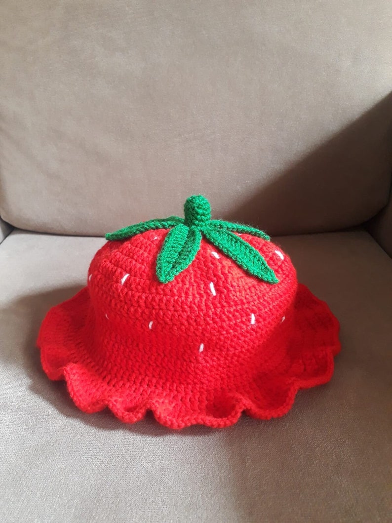 Bob à motif fraise NOUVEAU MODÈLE Chapeau fait main au crochet avec fruits mignons image 8