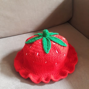 Bob à motif fraise NOUVEAU MODÈLE Chapeau fait main au crochet avec fruits mignons image 7