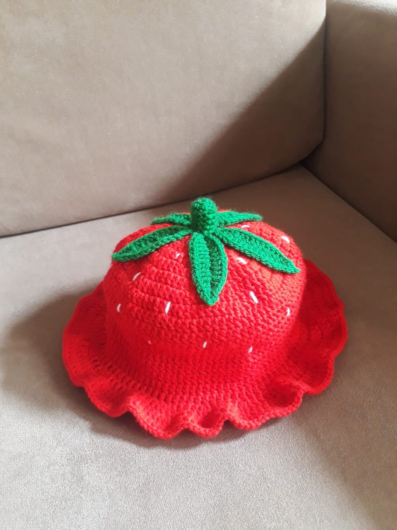 Bob à motif fraise NOUVEAU MODÈLE Chapeau fait main au crochet avec fruits mignons image 7