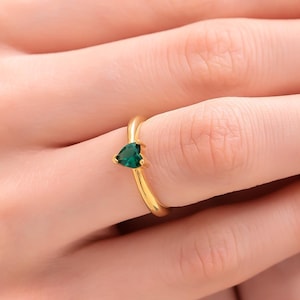 Custom Heart Ring with Birthstone Sterling Silver Birthstone Ring with Heart Heart Ring Personalized Emerald Ring for Women Dainty Ruby Ring