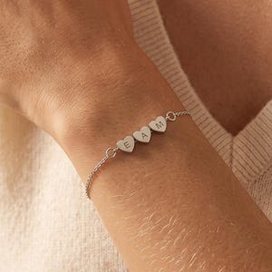 Personligt hjärtarmband med initialer, liten 3D-hjärtberlock, silverfamiljearmband för mamma, guldarmband med bokstav för kvinnor, julklapp till henne
