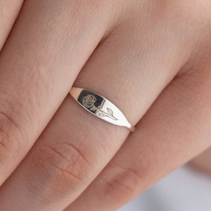 Tiny Silver Birth Flower Ring Personalised Birth Month Floral Ring Custom Birth Flower Rings Engraved Flower Stacking Ring Dainty Gold Ring