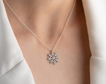 Dainty Snowflake Necklace Minimalist Gold Snowflake Pendant Necklace Silver Snowflake Jewelry Christmas Gift For Women Bridesmaid Necklace