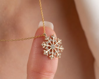 Dainty Snowflake Necklace Minimalist Gold Snowflake Pendant Necklace Silver Snowflake Jewelry Christmas Gift For Women Bridesmaid Necklace