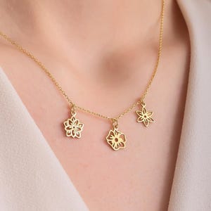 Personalized Multiple Birth Flower Necklace Birth Flower Necklace Sterling Silver Custom Mother&#39;s Day Necklace Dainty Birthflower Necklace