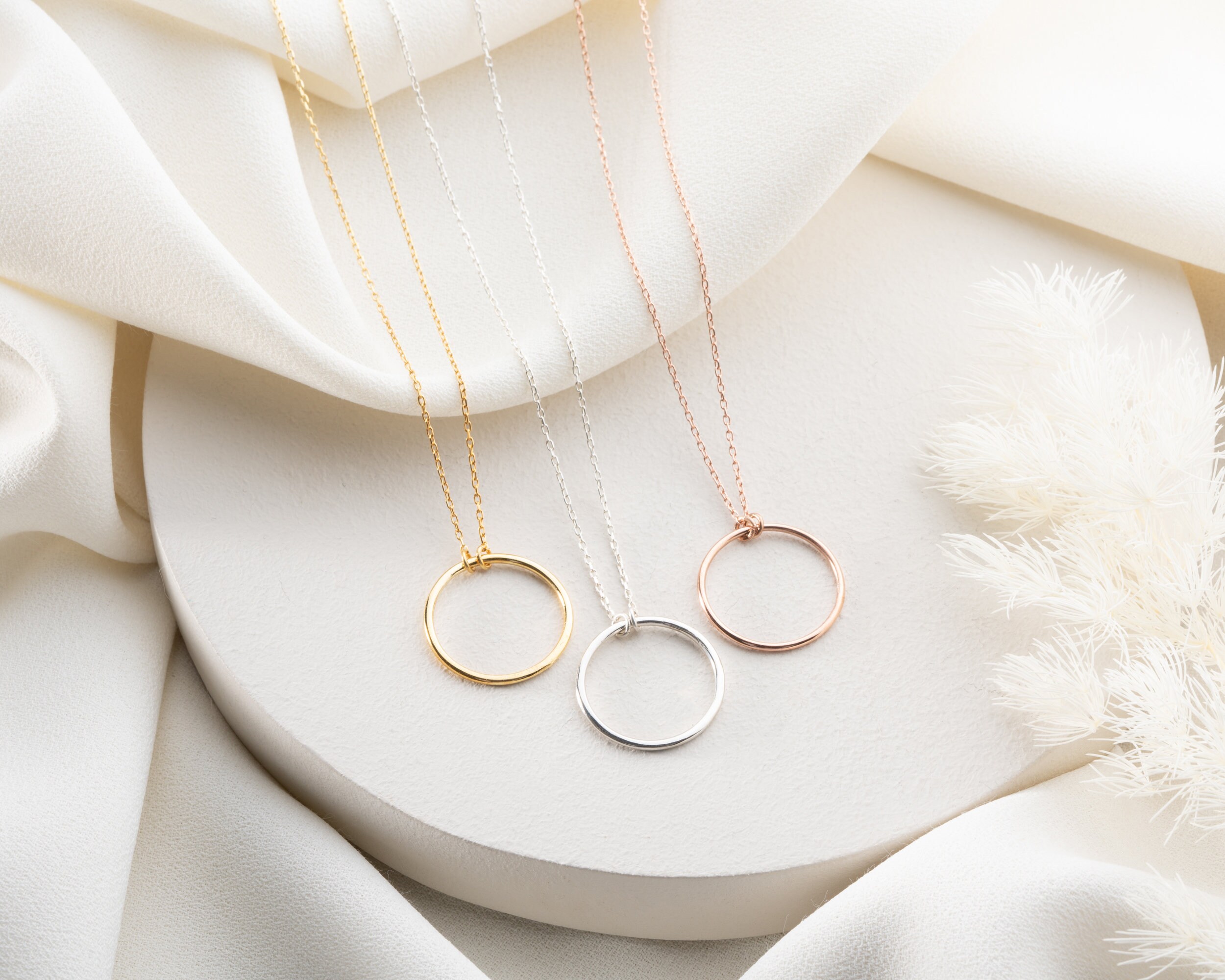 Elli - Ladies - Collana elegante color argento con pendente a forma di anello con sfere con cristalli