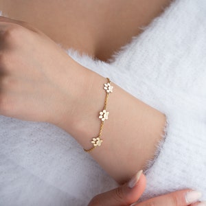 Paw Print Bracelet with Name Gold Dog Paw Bracelet Custom Dog Mom Bracelet Silver Cat Bracelet Pet Memorial Gift Engraved Pet Name Bracelet