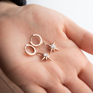 Zierliche Stern Ohrringe, himmlische Hoop Ohrringe, Gold Huggie Ohrringe, Geschenke für Sie, 925 Silber Einzigartige Ohrringe, Geschenke für Mama